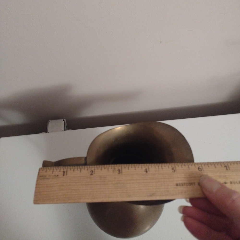 Vintage commodore solid brass pitcher made in India 8.5"can be used for flowers - Picture 8 of 9